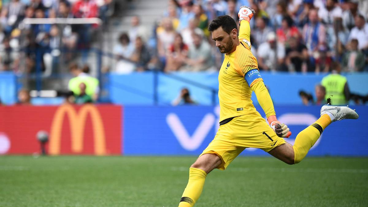 PLATZ 2 - DER STILLE HUGO LLORIS:  Es gibt Menschen, die der festen Überzeugung waren, Lloris sei zu still. Einer, der nie den Mund aufmacht, wenn er anderen mal seine Meinung geigen sollte. Dann tauchte 2011 dieses Video auf: Darin ist zu sehen und zu hören, wie der so stille Lloris Mitspieler von Olympique Lyon auf das Übelste beschimpft