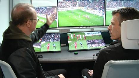 Das Thema Abseits beschäftigt Fußballfans jedes Wochenende. SPORT1-Moderator Florian König hat dem Kölner Keller einen Besuch abgestattet und liefert spannende Einblicke in den Prozess von VAR-Überprüfungen. 