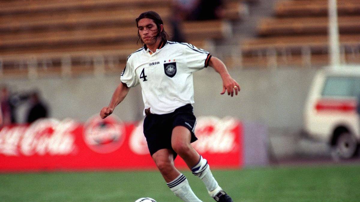 Dogan machte nur zwei Länderspiele, eines gegen die Türkei. Er wurde dabei von den türkischen Fans ausgepfiffen - und nahm es ihnen nicht krumm: "Die Fans waren enttäuscht, dann wird einer eingewechselt, der auch für die Türkei hätte spielen können. Da ist die Reaktion doch verständlich"