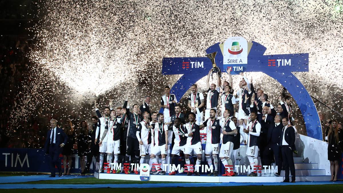 ITALIEN - JUVENTUS TURIN (35 Titel): Die alte Dame aus Turin konnte die letzten acht Meisterschaften gewinnen! Insgesamt 35 Mal stemmte Juventus den Scudetto in die Höhe - zum ersten Mal im Jahr 1905