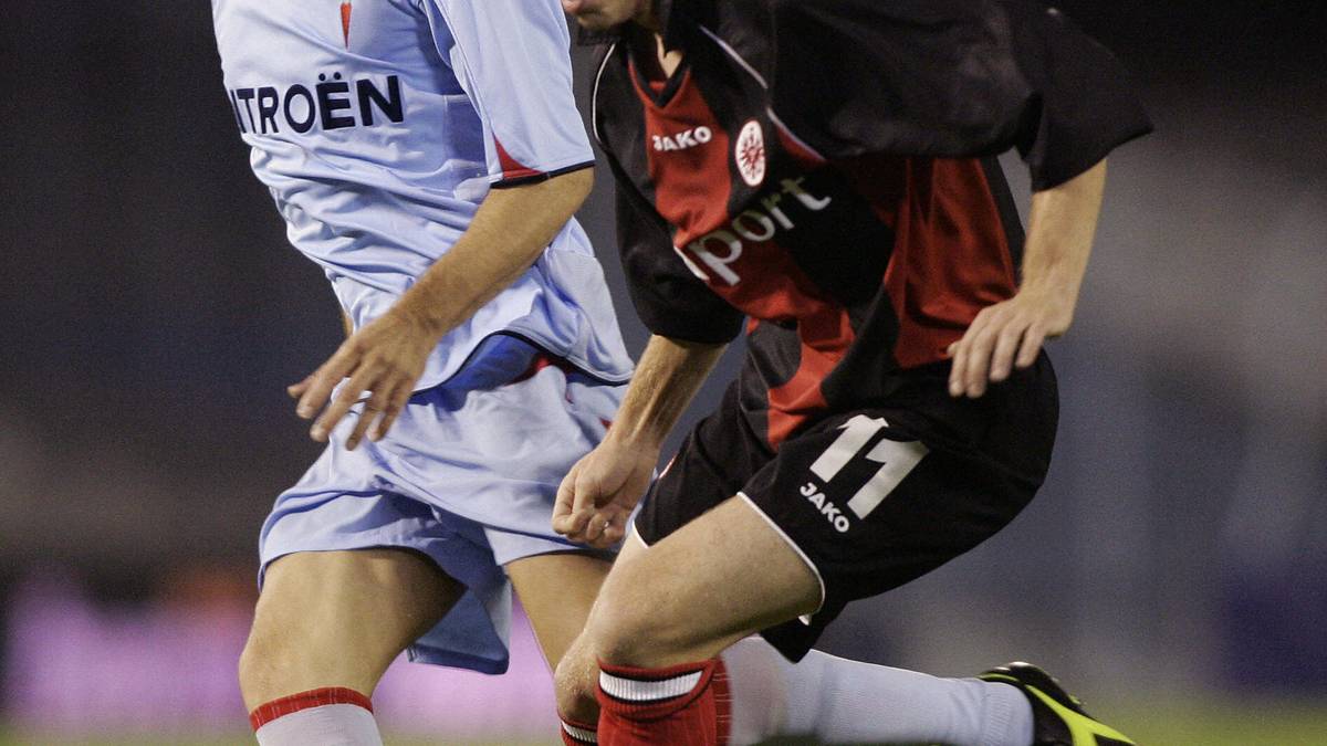 Bester Torschütze in der Vereinsgeschichte ist Michael Thurk (r., im Eintracht-Trikot) nicht nur für Mainz, sondern auch für Augsburg. 56 Mal traf der Stürmer