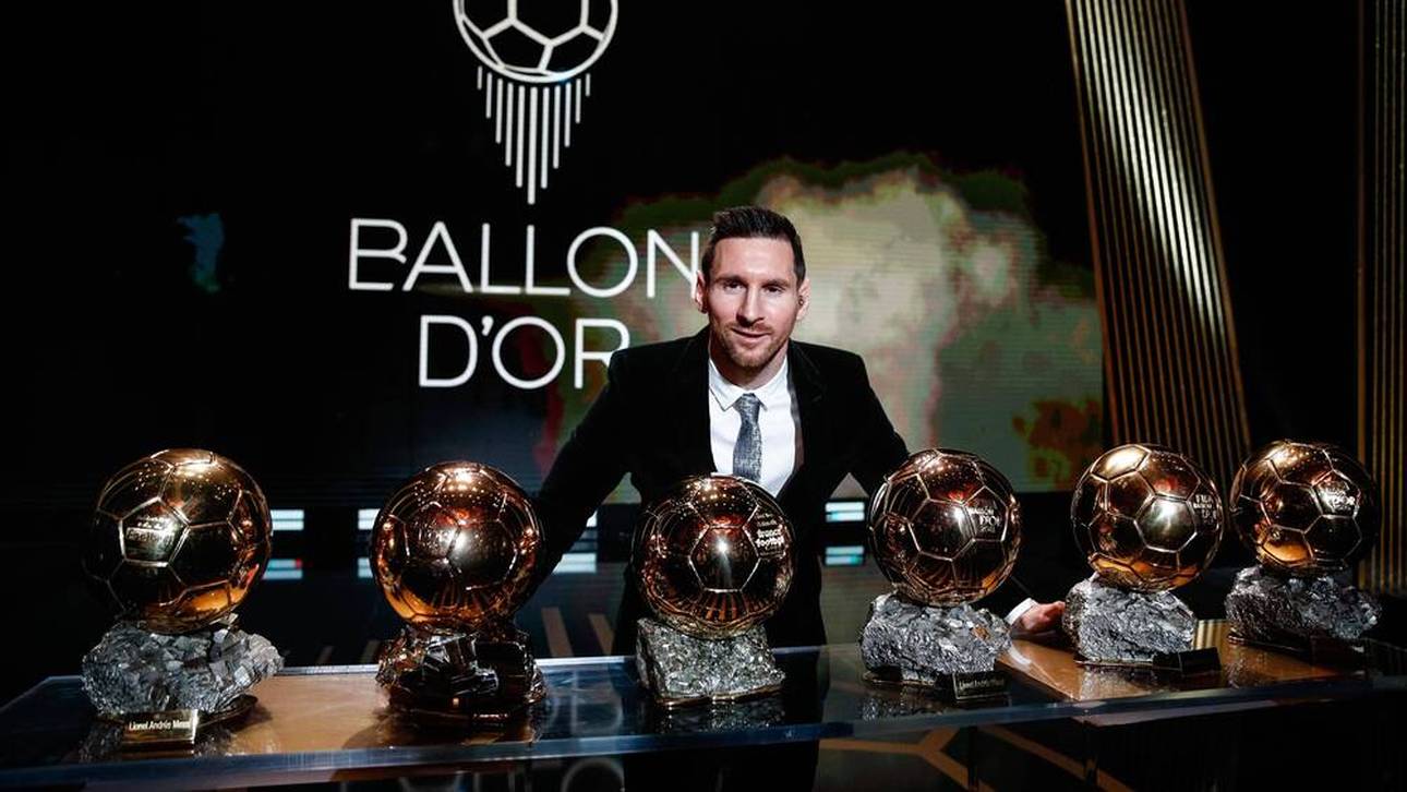 Lionel Messi präsentierte 2019 seine bisherigen Ballon-d'Or-Tropäen