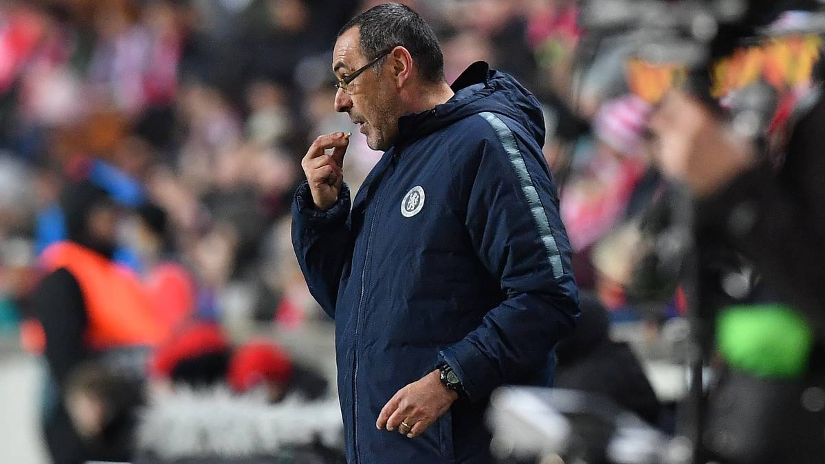 ... dürfte Mastermind Maurizio Sarri kurz vor dem Erreichen des Endspiels nun die volle Kapelle auffahren. Schließlich ist ein Finalsieg gleichbedeutend mit der Qualifikation für die Champions League. In der Premier League steht man aktuell nur auf Platz fünf - zusätzliche Motivation für den unter Druck stehenden Italiener