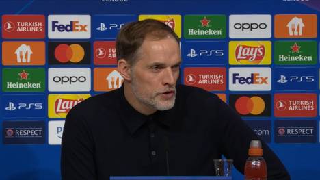 Thomas Tuchel hat sich bei der Ansprache vor dem Achtelfinal-Rückspiel in der UEFA Champions League gegen Lazio Rom verletzt. Der Trainer klärt auf, wie genau es dazu kam.