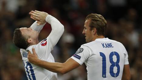 England um Stürmerstar Wayne Rooney (l.) fährt zur EM
