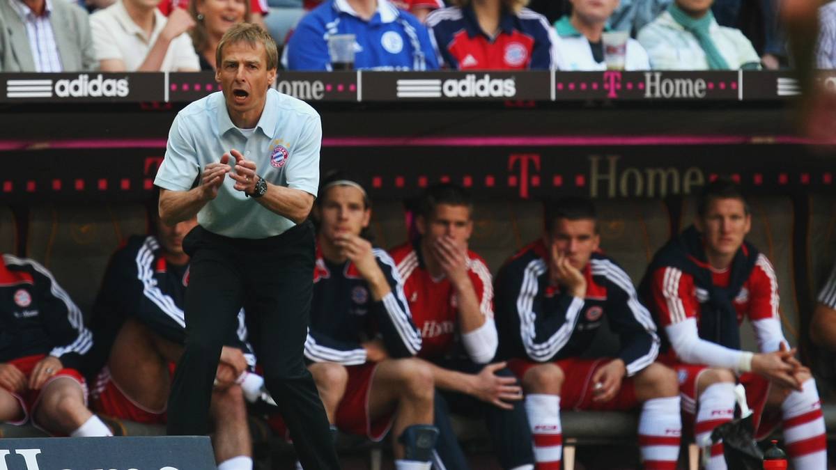 JÜRGEN KLINSMANN: Zur neuen Saison krempelte Klinsmann den Verein auf links, ließ unter anderem Buddha-Statuen an der Säbener Straße aufstellen