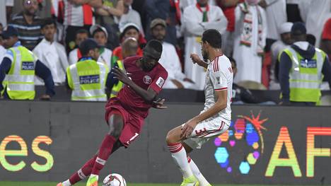 Asien-Cup: Gastgeber VAE legt Protest gegen Finalist Katar ein, Almoez Ali (links) ist Katars Top-Torschütze beim Asien-Cup