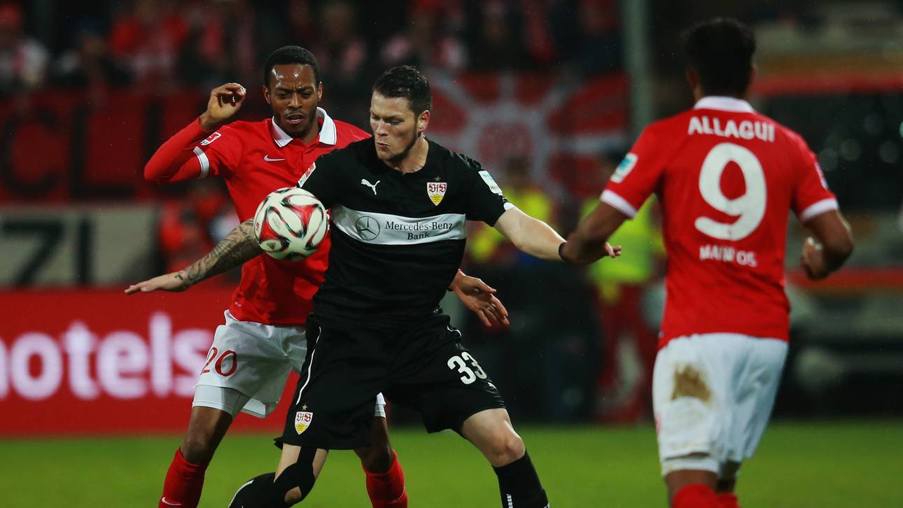 Daniel Ginczek-VfB Stuttgart-1. FSV Mainz 05-Zweikampf