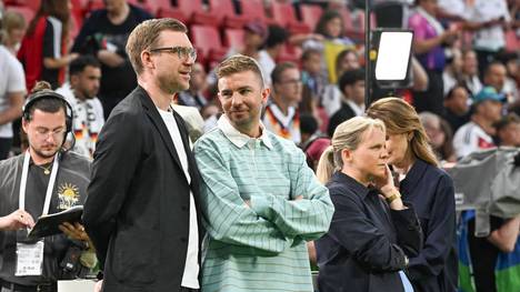 Für die Expertenrunde im FIROCKX.ONE WM Doppelpass ist klar: Es braucht beim DFB mehr Veränderungen als nur auf der Position des Bundestrainers. Ein Name wird dabei ganz heiß gehandelt.