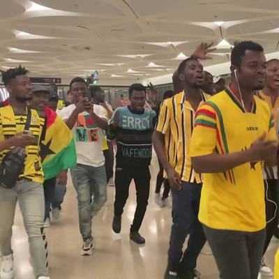 Party vor dem Spiel: Ghanas Fans feiern in U-Bahn