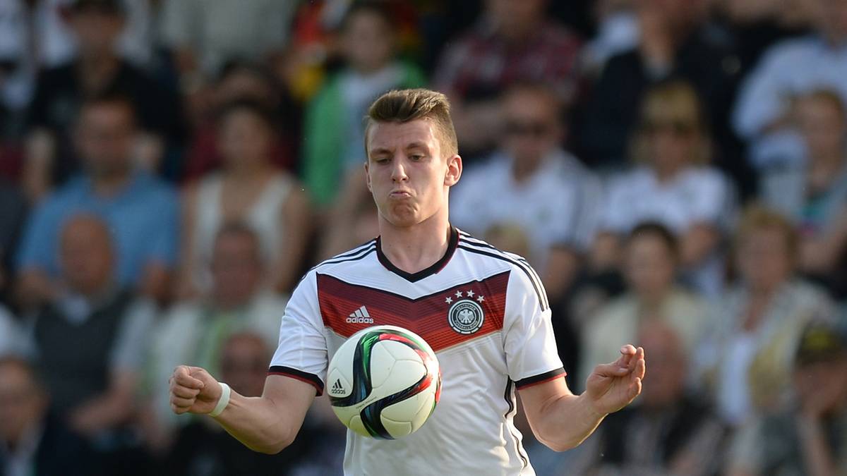 Linksverteidiger und ehemaliger deutscher U18-Nationalspieler. Vor der Saison aus Cottbus gekommen, für die zweite Mannschaft eingeplant