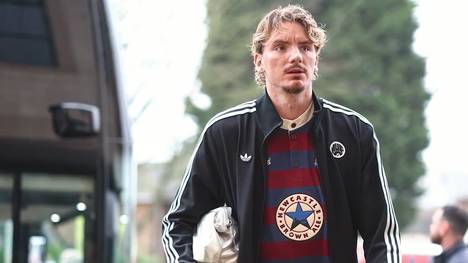 Eddie Howe sprach vor dem CL-Rückspiel gegen Qarabag über Nick Woltemades neue Rolle im Mittelfeld. Der Newcastle United-Trainer schwärmt von den Stärken des Deutschen und seinem einzigartigen Modegeschmack.