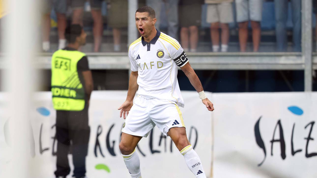 Ronaldo bekommt Lederhose überreicht