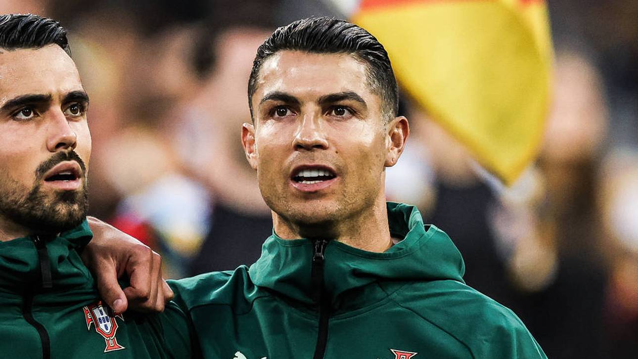 Cristiano Ronaldo bei der Hymne