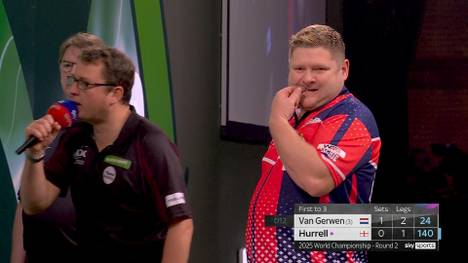 James Hurrel verliert sein Zweitrundenmatch bei der Darts WM 2025 gegen Michael van Gerwen relativ deutlich mit 0:3. Eine Szene hätte das Match allerdings spannender gestalten können, doch der Engländer hatte Pech.