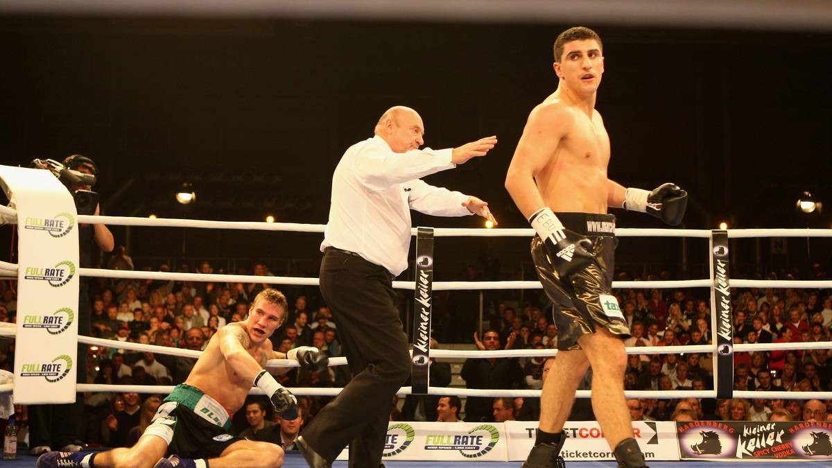 In der Folge gewinnt Huck alle Kämpfe des Jahres. Unter anderem schlägt er den Slowaken Frantisek Kasanic trotz eines in der dritten Runde erlittenen Kieferbruchs durch technischen K.o. Auch Jean-Marc Monrose und Fabio Tuiach (Bild) lässt er keine Chance