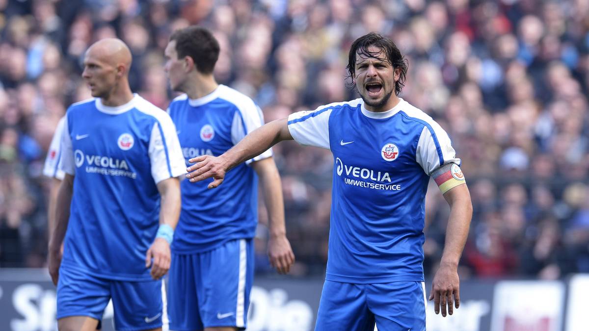 SEBASTIAN PELZER: Bis 2015 spielte der Innenverteidiger bei Hansa Rostock, war dort Kapitän, aktuell lässt er seine Karriere in der Landesklasse beim SV Warnemünde ausklingen. Er war schon 22 als er ohne ein Profi-Spiel von Kaiserslautern II zu den Blackburn Rovers wechselte, mehr als ein League-Cup-Einsatz sprang in zwei Jahren nicht heraus