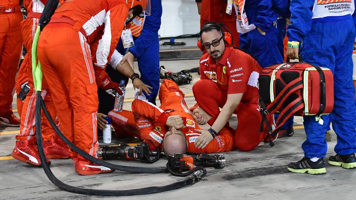 Im zweiten Freien Training läuft es noch glimpflich ab, im Rennen erleidet Ferrari-Mechaniker Francesco Cigarini einen Schien- und Wadenbeinbruch, weil die Ampel auf Grün schaltet, ehe das linke Hinterrad überhaupt abgezogen ist