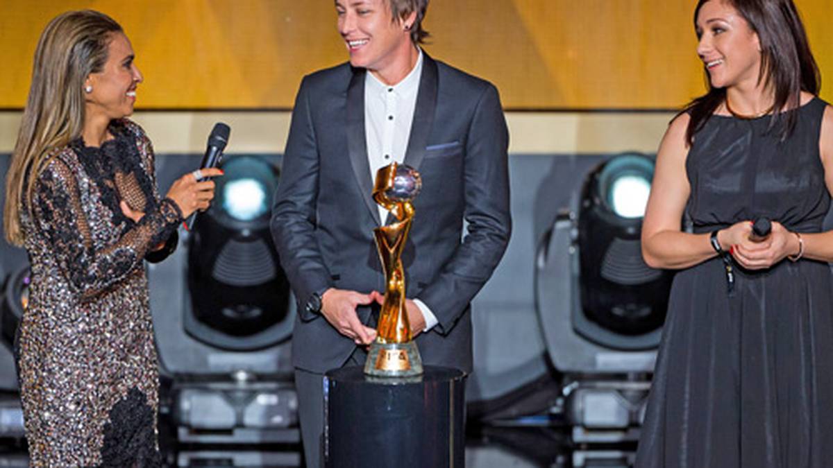 Im Anschluss sind die Frauen an der Reihe. Marta, Abby Wambach und Nadine Keßler (v.l.n.r.) sind die Nominierten