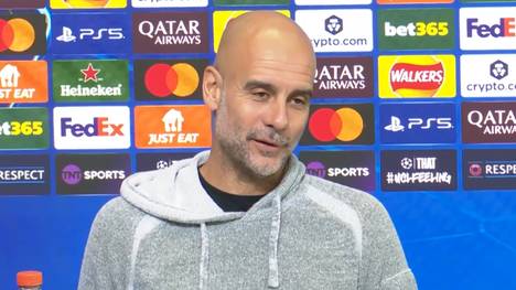 Pep Guardiola kritisiert Englands Spielplan mit einem Augenzwinkern. Während Champions-League-Teams anderswo mehr Pausen bekommen, muss City durchziehen.
