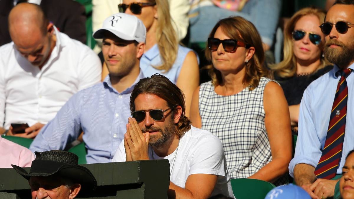 Bradley Cooper verfolgt gemeinsam mit den Eltern von Herzogin Kate die beiden Herren-Halbfinals