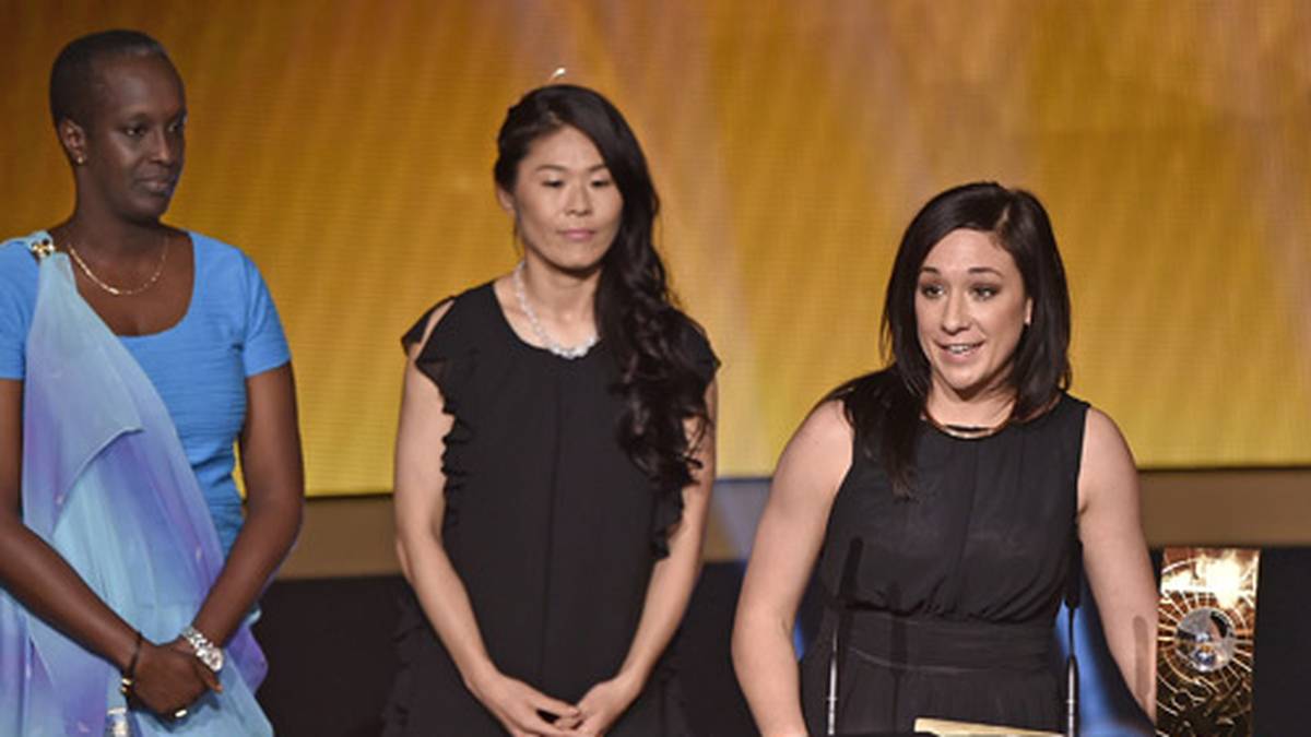 Und wieder geht der Sieg nach Deutschland. Nadine Keßler mach den schwarz-rot-goldenen Hattrick perfekt!!!
