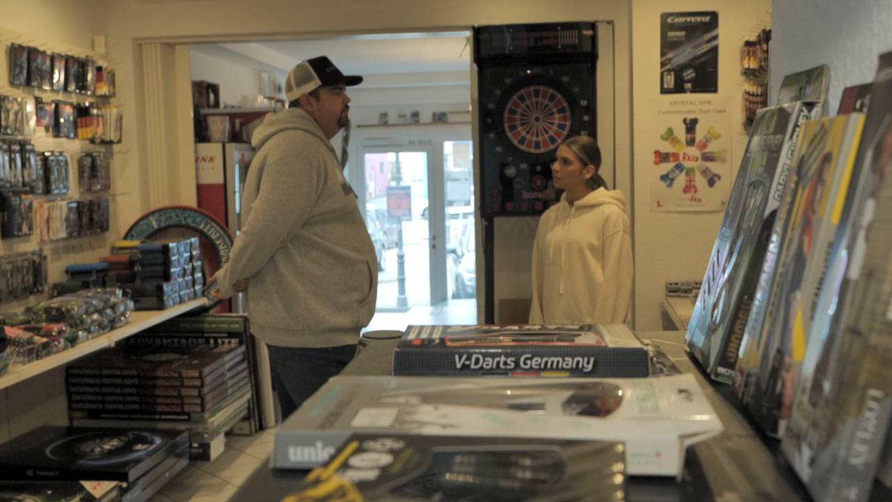 Darts WM 2023: Gabriel Clemens gibt einen Einblick in seinen Darts-Shop