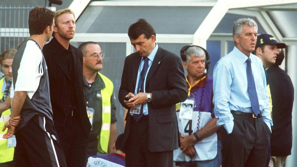 Sein letztes Turnier als Mediendirektor erlebt er bei der enttäuschenden EM 2000, als Deutschland als Letzter in der Gruppenphase scheitert
