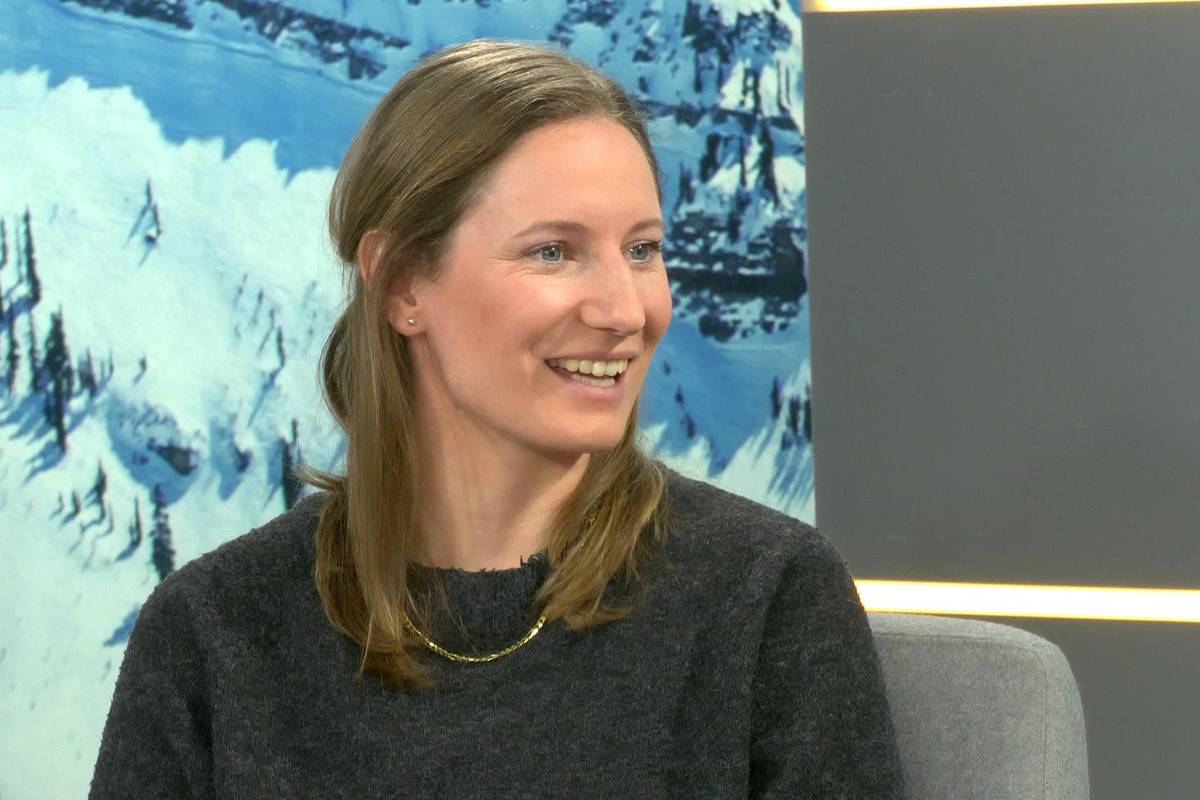 Im „SKI & BERGE: Das DSV Magazin“ auf SPORT1 verrät Skirennläufern Lena Dürr ein kleines Geheimnis über ihre bisher errungenen Medaillen. 