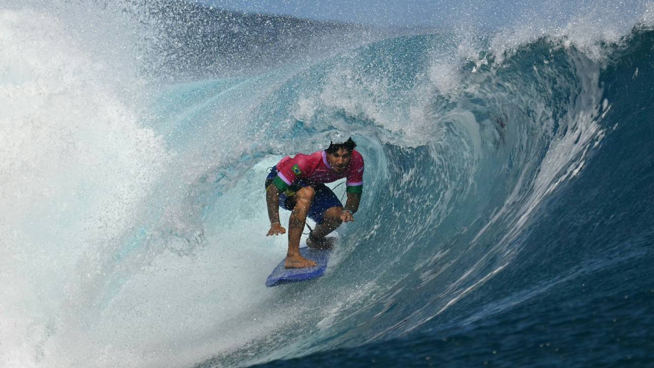 Surfen: Brasilianer Medina erreicht Halbfinale
