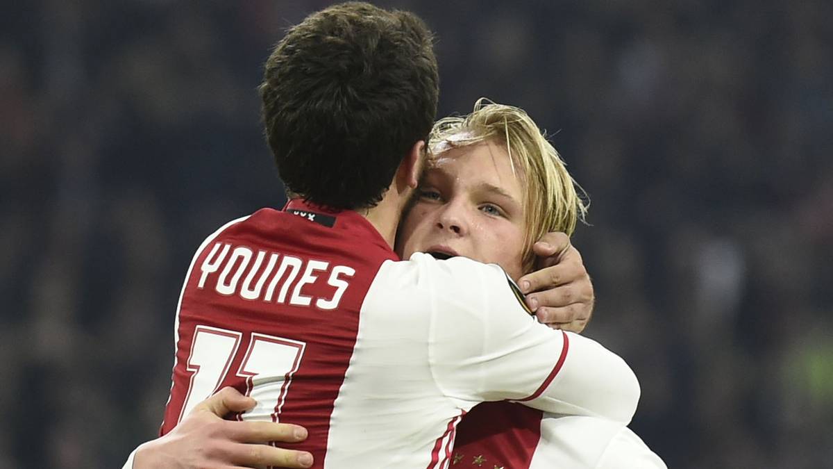 Ajax schießt sich mit Gala für Schalke warm