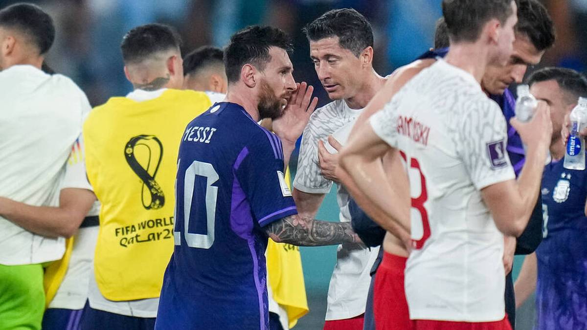 Lionel Messi (l.) und Robert Lewandowski erreichten nach einem Krimi beide mit ihren Teams das Achtelfinale
