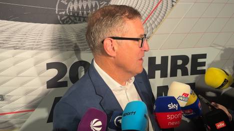 Jamal Musiala und Alphonso Davies fehlen dem FC Bayern verletzungsbedingt. Jan-Christian Dreesen gibt ein Update zu den Spielern des Rekordmeisters.