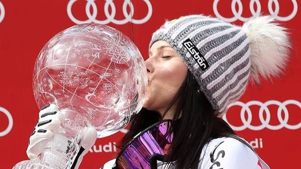 Spätestens mit dem Winter 2013 an stellt sie die Konkurrenz regelmäßig in den Schatten. Siege im Riesenslalomweltcup (2013/14, 2014/15) sowie im Kombinationsweltcup (2014/15) dazu der Gewinn des Gesamtweltcups (2013/14, 2014/15) - Fenninger steigt zur Königin des Ski-Zirkus auf