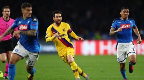 Noch ist nicht sicher, ob Lionel Messi (Mitte) das Rückspiel gegen Neapel in Barcelona bestreiten kann