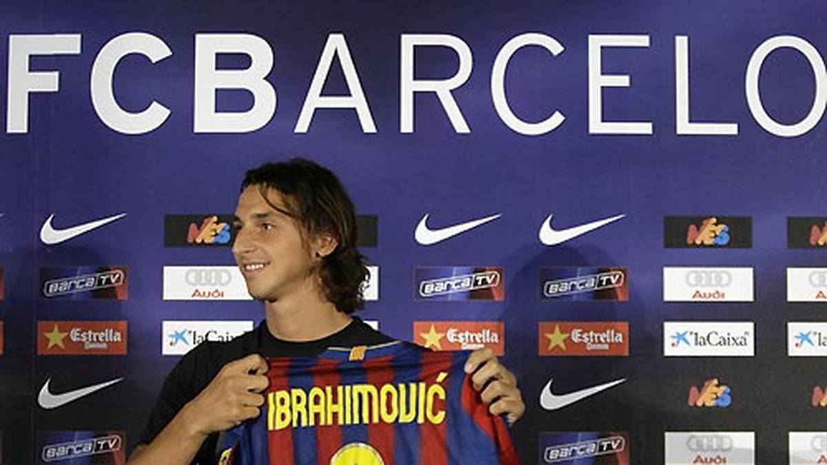 Ibrahimovic nimmt beim FC Barcelona den Platz von Samuel Eto'o ein. Der Kameruner übernimmt den Job des Schweden bei Inter Mailand