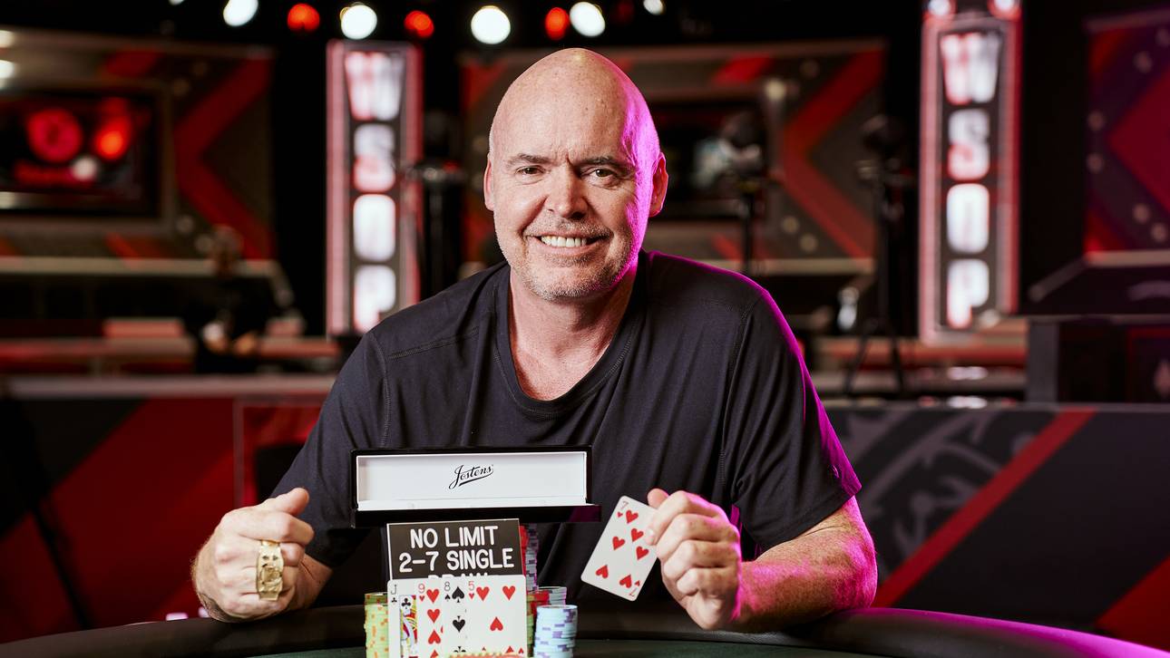 Legende Johnny „The World“ Hennigan gewinnt sein 7. Bracelet
