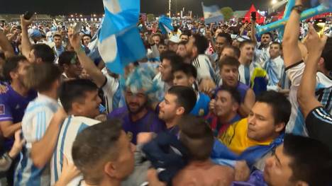 Nach dem 2:0 gegen Polen hat sich Argentinien das Achtelfinal-Ticket gesichert. Die Fans der Albiceleste verwandelten das Stadium 974 in eine Partyzone.