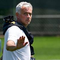 Nach dem verlorenen Europa-League-Finale forderte Roma-Coach Jose Mourinho von der Klubführung Garantien für den Kauf neuer Spieler.