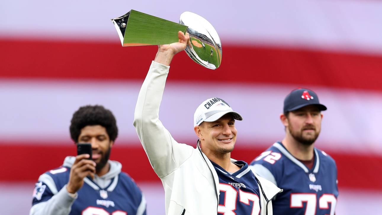 Gronk beschädigt Lombardi Trophy