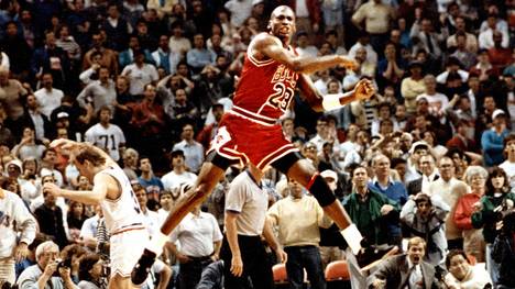 Ein ikonisches Bild: Michael Jordan, nachdem er "The Shot" versenkte