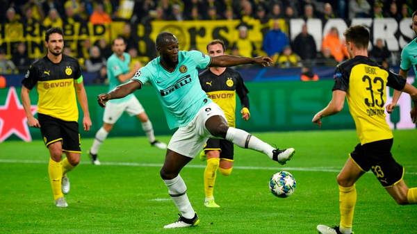 Inter Milan's Belgian forward Romelu Lukaku and Dortmund's German midfielder Julian Weigl (R) vie for the ball during the UEFA Champions League Group F football match BVB Borussia Dortmund v Inter Milan in Dortmund, western Germany, on November 5, 2019. (Photo by INA FASSBENDER / AFP) (Photo by INA FASSBENDER/AFP via Getty Images)