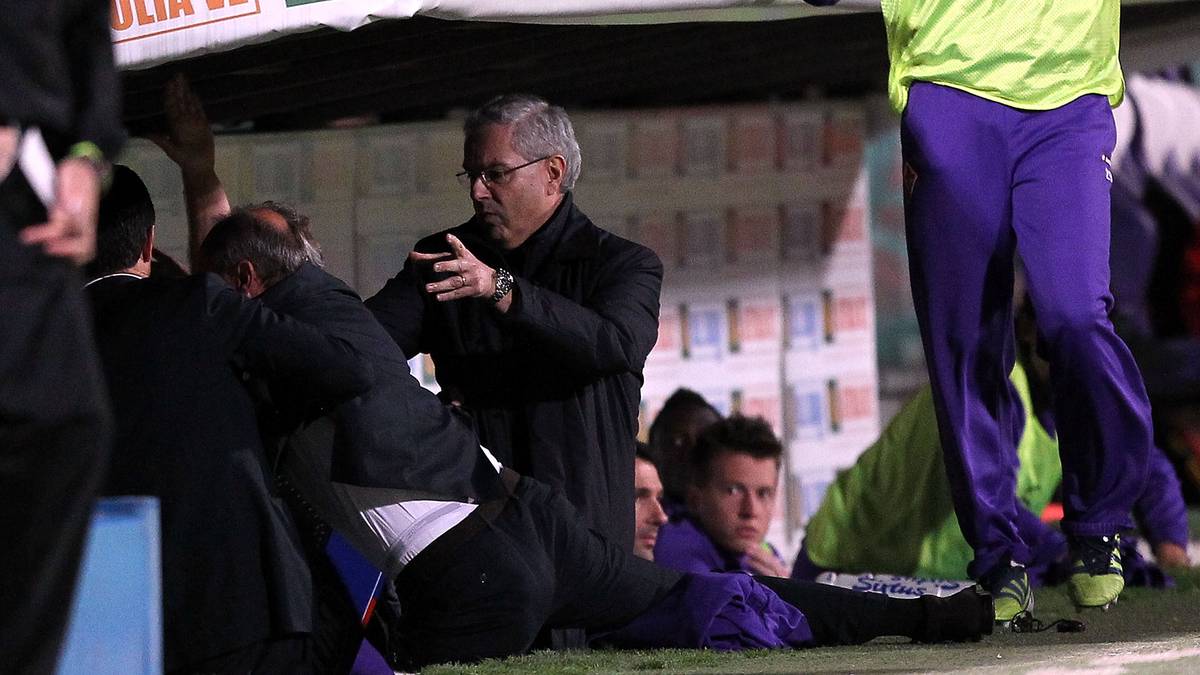 DELIO ROSSI (AC Florenz): Rossi galt als ein Gentleman unter Italiens Trainern - bis zum 2. Mai 2012. Als der Coach des AC Florenz am vorletzten Spieltag einer ohnehin frustrierenden Saison im Heimspiel gegen Novara nach 32 Minuten Mittelfeldspieler Adem Ljajic vom Platz nahm, quittierte der Serbe dies mit höhnischem Applaus und lautstarkem Protest