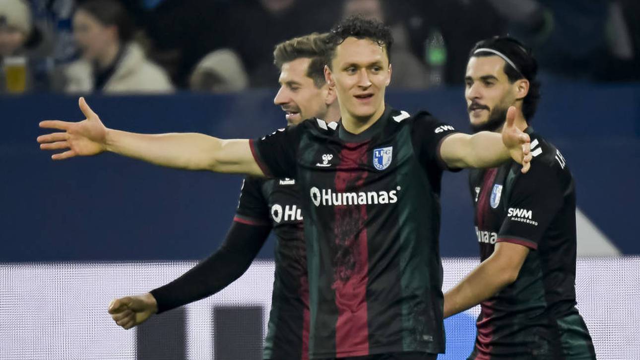 Martijn Kaars beim Torjubel mit Teamkollegen