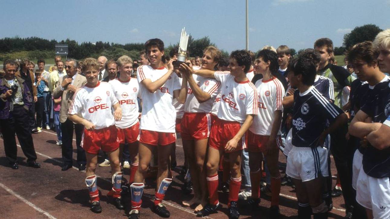 Mit dem FC Bayern wurde Max Eberl (ganz links) deutscher B-Juniorenmeister. Damals mit ihm Team: Markus Babbel (3. v. li.) 