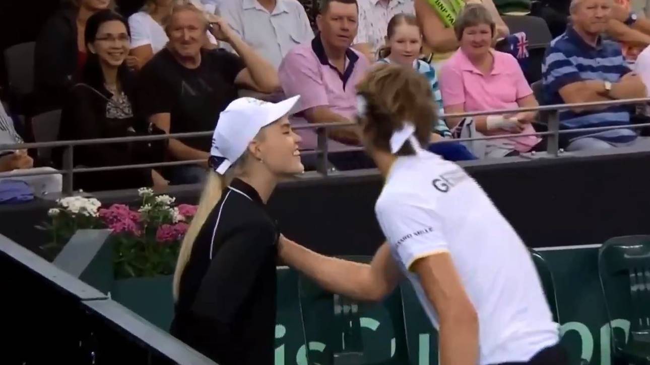 Zverev macht Ballmädchen glücklich