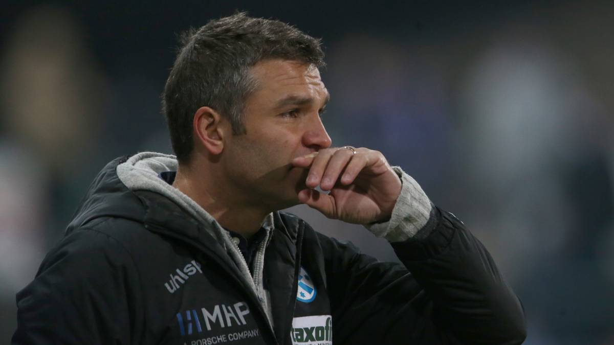 Neu-Coach Tomislav Stipic, der kürzlich Thorsten Fink abgelöst hat, soll das Ruder nochmal herumreißen. Doch die Unerfahrenheit der jungen Truppe und die mangelnde Torgefahr - nur 24 Treffer in 24 Spielen bei 47 Gegentoren - lässt kaum Hoffnung zu, auch wenn Rang 8, der für den Klassenerhalt nötig ist, noch erreichbar wäre