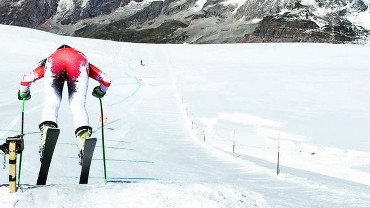 Eine Karriere, die überaus erfolgreich verlaufen soll. Schon in der Nachwuchsschmiede des ÖSV macht Ausnahmetalent Fenninger auf sich aufmerksam. Bei der Junioren-WM 2006 und 2008 holt sie jeweils zwei Gold- und zwei Silbermedaillen