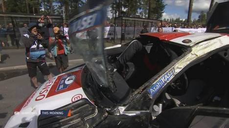 Ott Tänak feiert bei der Rallye Finnland seinen zweiten Saisonsieg in der WRC. Lokalmatador Kalle Rovanperä baut mit Rang zwei seine WM-Führung weiter aus, Landsmann Esapekka Lappi hingegen demoliert seinen Toyota vor der Powerstage.