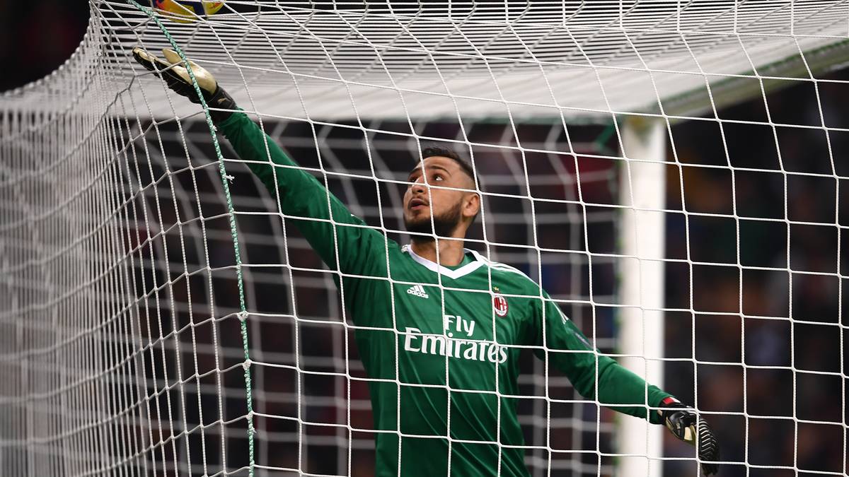PLATZ 7: GIANLUIGI DONNARUMMA (AC Mailand) - Als hochgelobtes Ausnahmetalent soll er Gianluigi Buffon in der Squadra Azzurra ablösen. Dass der AC Mailand derzeit einige Probleme hat, liegt am Wenigsten an Donnarumma